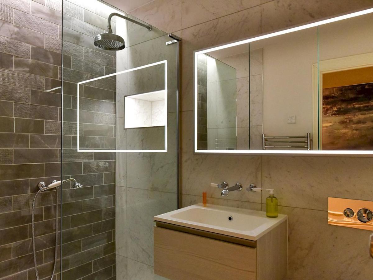 Pass The Keys Beautiful 2 Bed Apartment With Parking In The Bay カーディフ エクステリア 写真