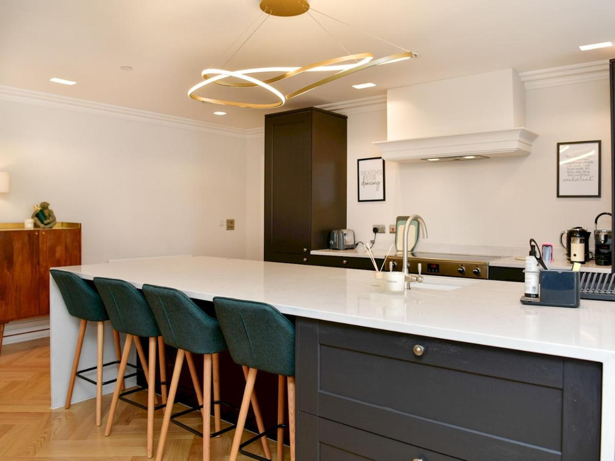 Pass The Keys Beautiful 2 Bed Apartment With Parking In The Bay カーディフ エクステリア 写真