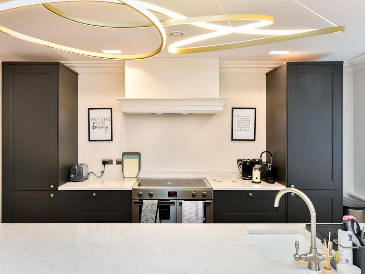 Pass The Keys Beautiful 2 Bed Apartment With Parking In The Bay カーディフ エクステリア 写真